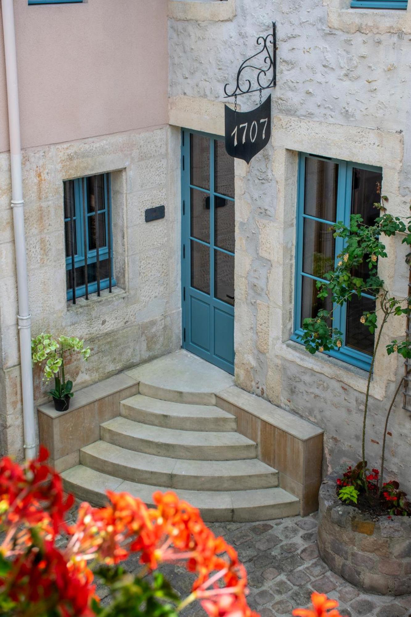Hotel De La Poste 아발론 외부 사진