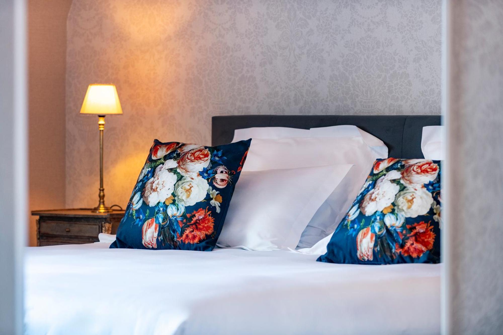 Hotel De La Poste 아발론 외부 사진