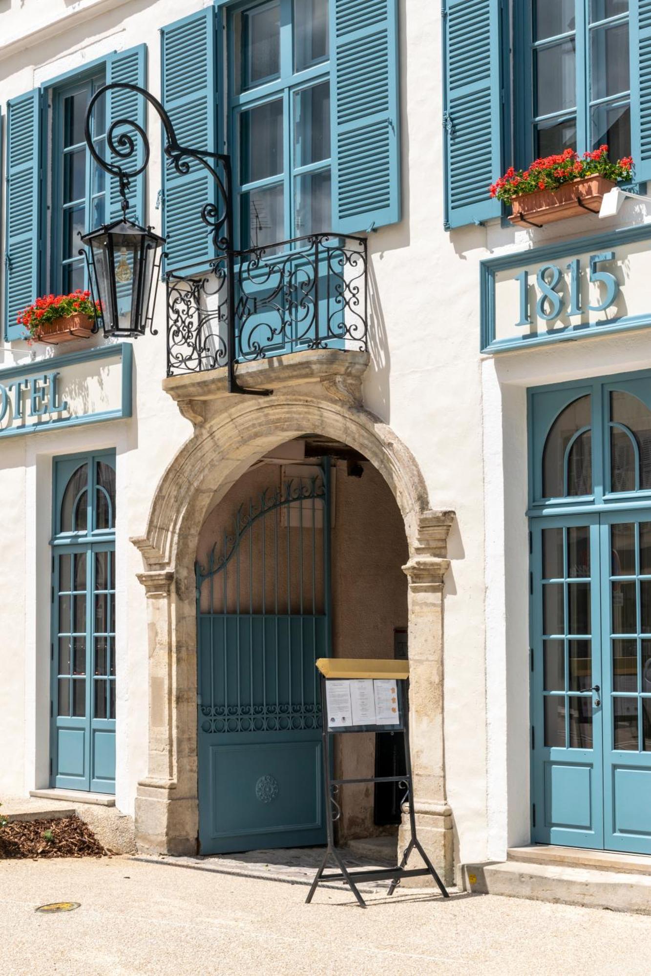 Hotel De La Poste 아발론 외부 사진